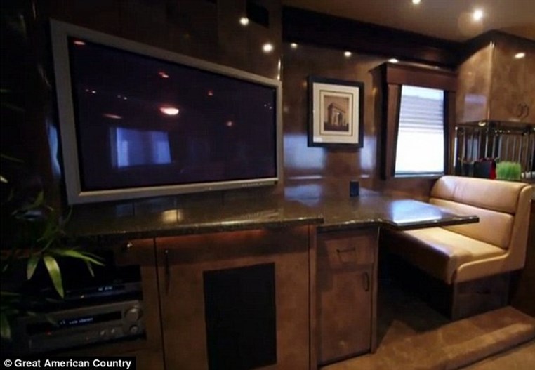 Brad Pitts Movie Set-Trailer Has All the Comforts of Home